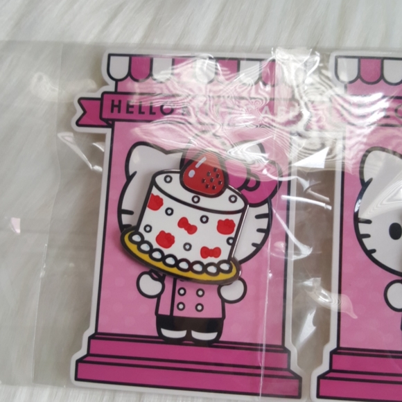 Hello kity cafe exclusive pins - Picture 4 of 5
